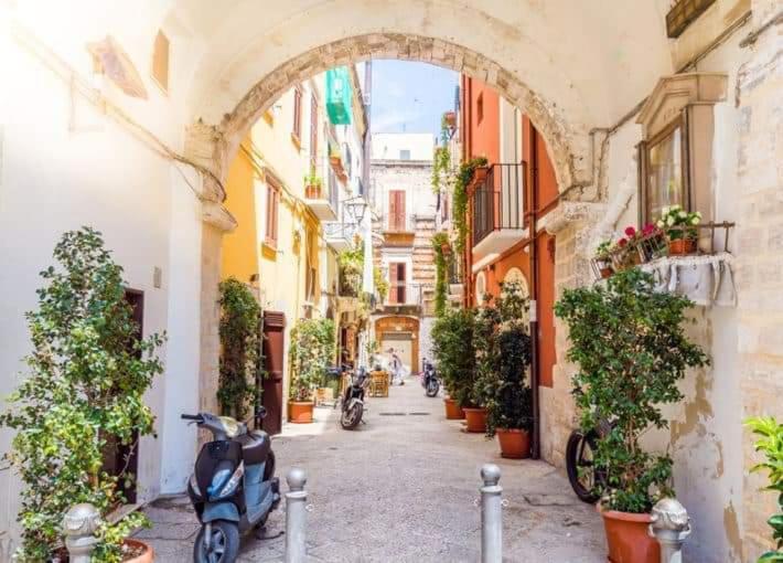 Arco Della Luna Bari Luaran gambar
